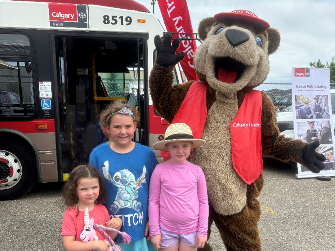 Kids and Transit Teddy at a YouthLink event